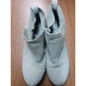 Nurture Women's Tan Suede Zip-up Ankle Bootie Size 7.5